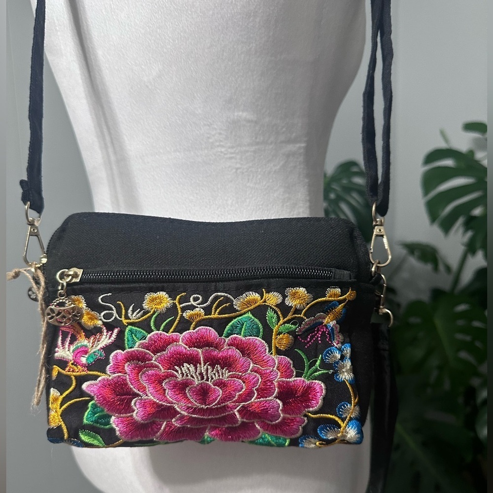 🛍️Embroidered  mini crossbody bag or hand bag. Both side have the zipper pocket - Picture 2 of 8